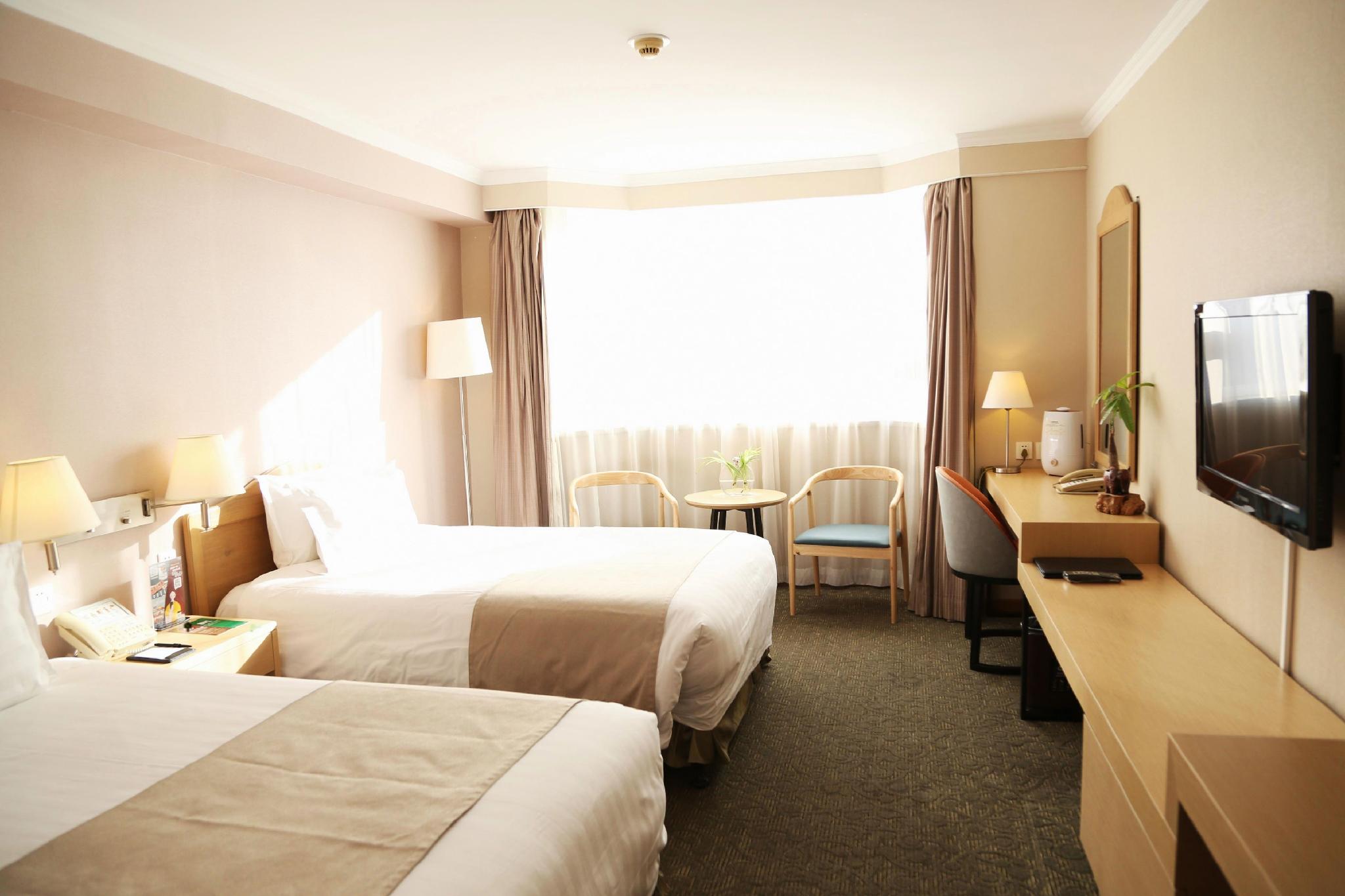 Room at BEIJING JINGLUN HOTEL, BEIJING