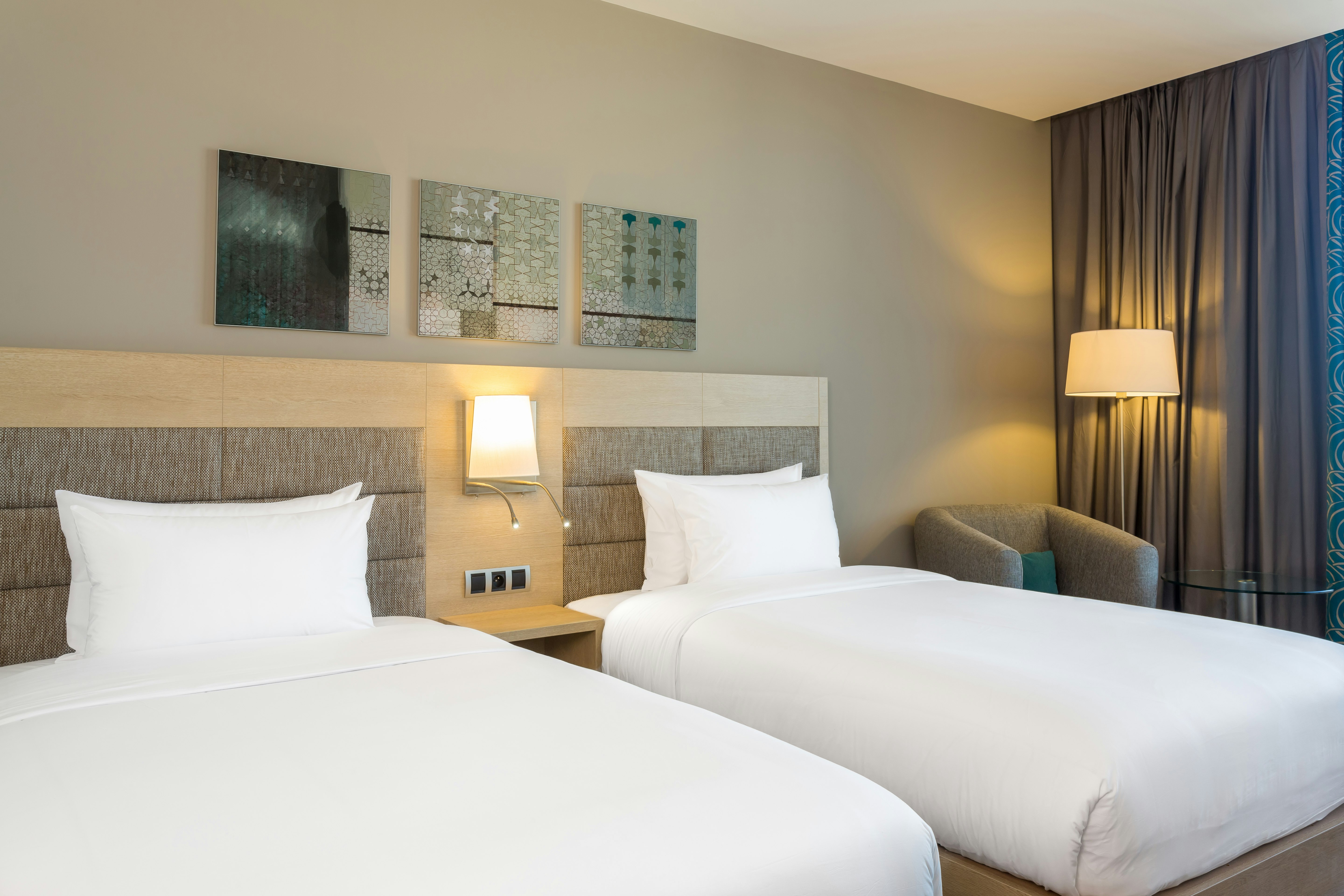 ROOM, TWIN BEDS