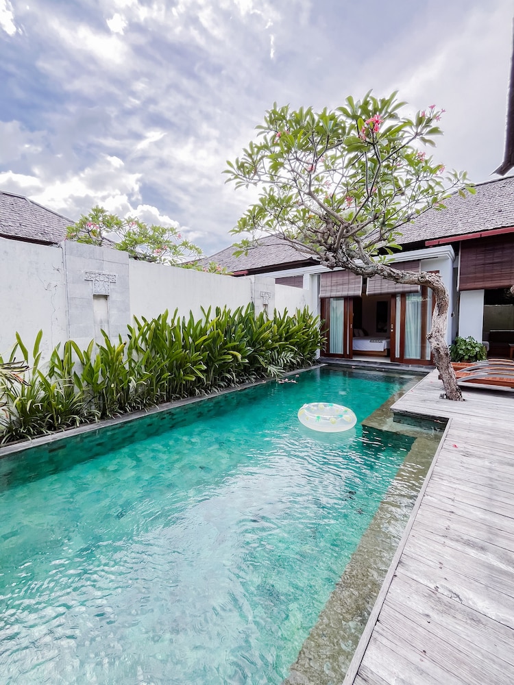PRADHA VILLAS SEMINYAK 58/63