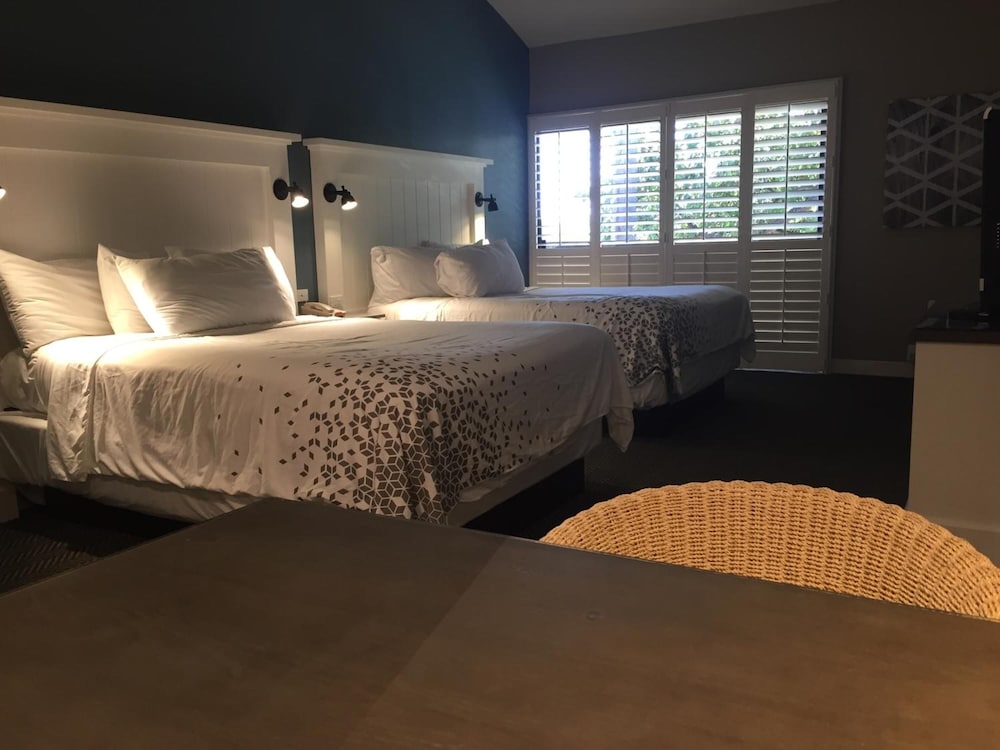 Pacific Shores Inn On Pacific Beach 25/35