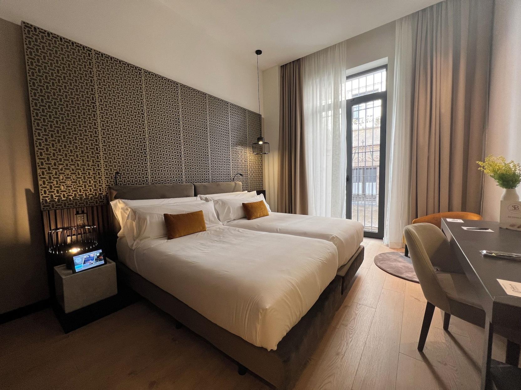 Room, Double or Twin Bed