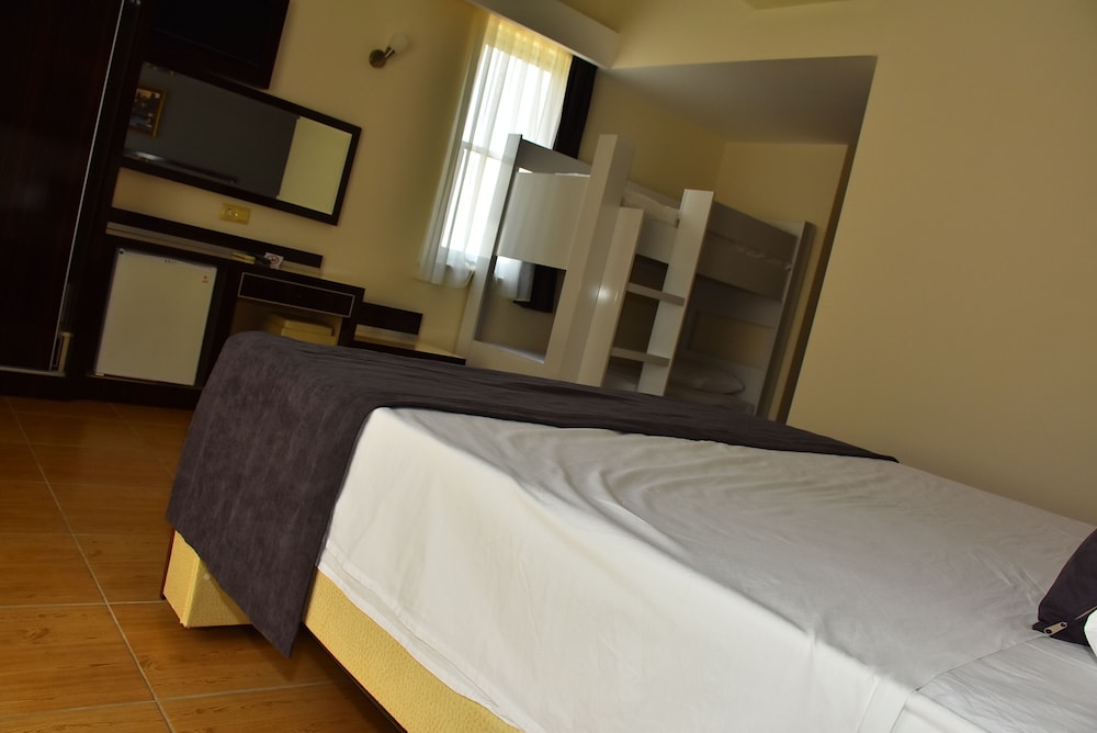 Nora Suit Hotel 13/50