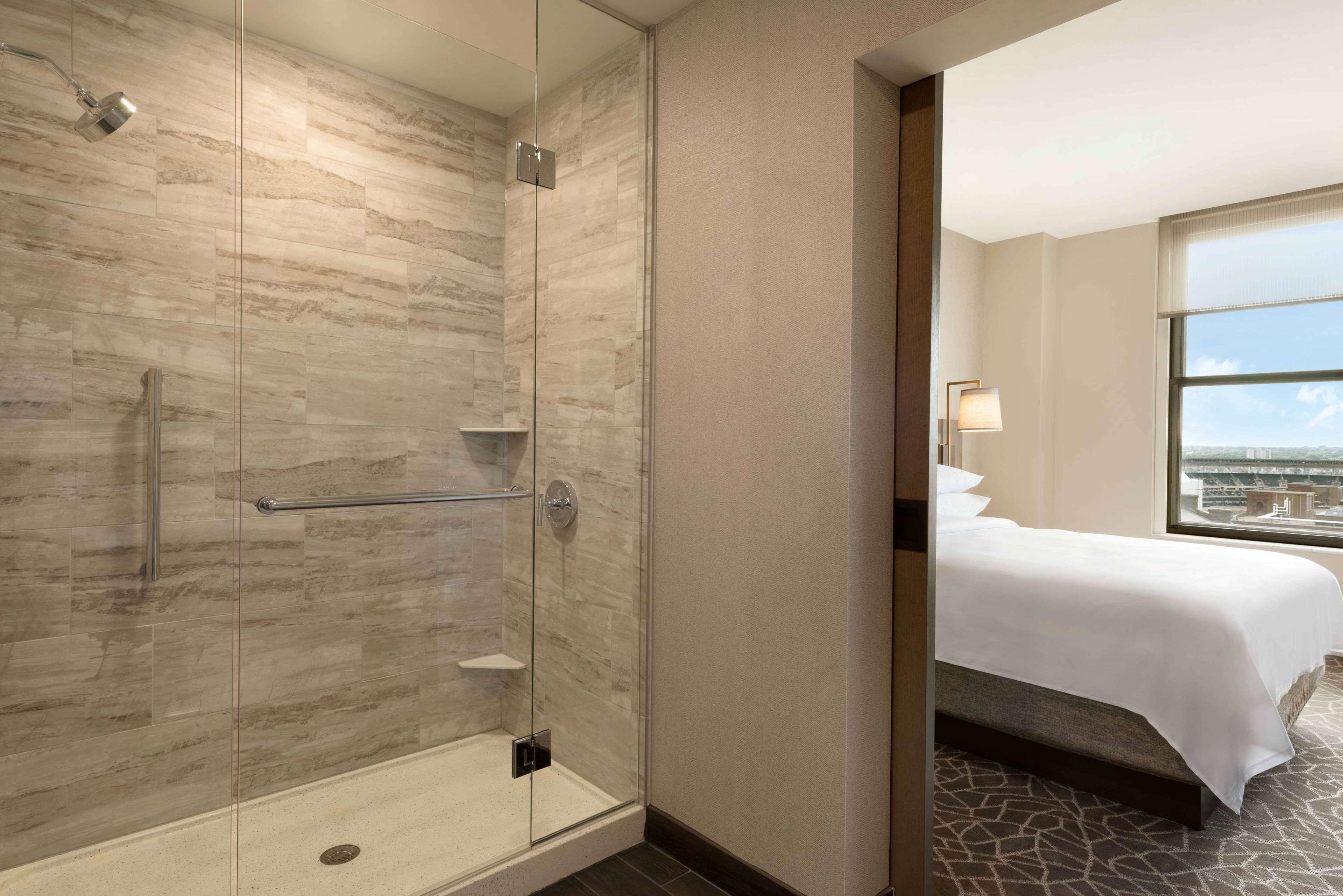 1 BEDROOM, SUITE, KING BED, SOFA, ACCESSIBLE