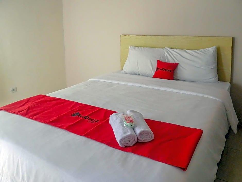 Reddoorz Plus Near Lippo Plaza Yogyakarta 3/22