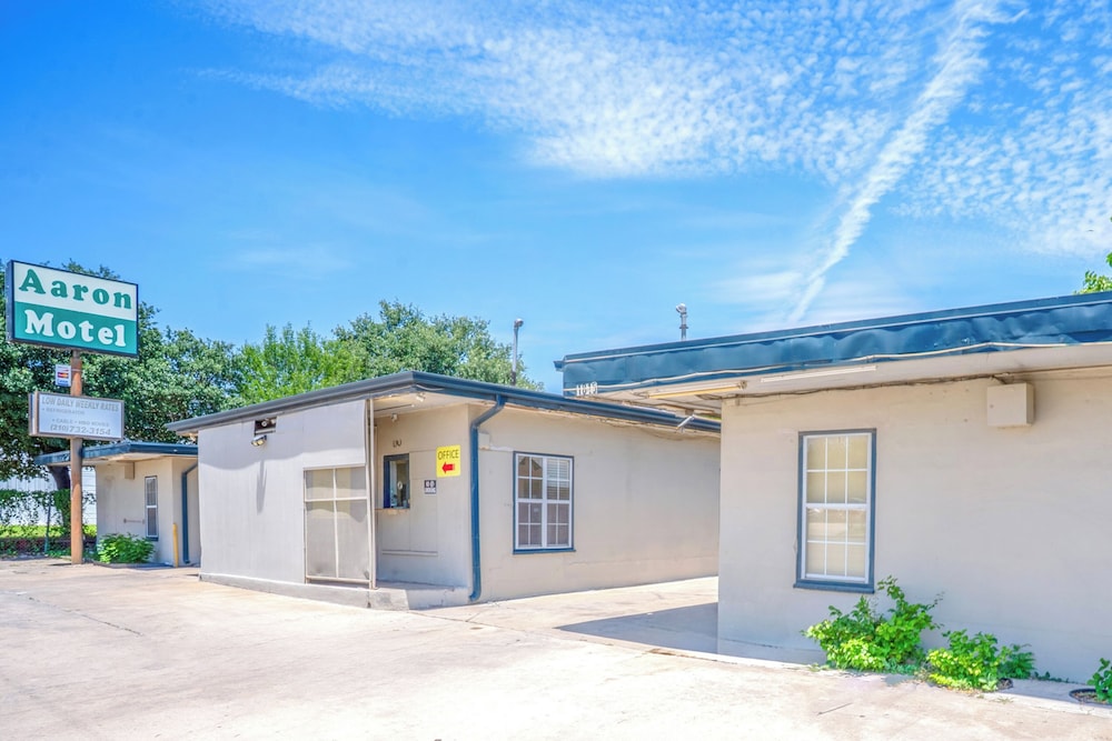 Aaron Motel By OYO San Antonio NW I-10 photo3