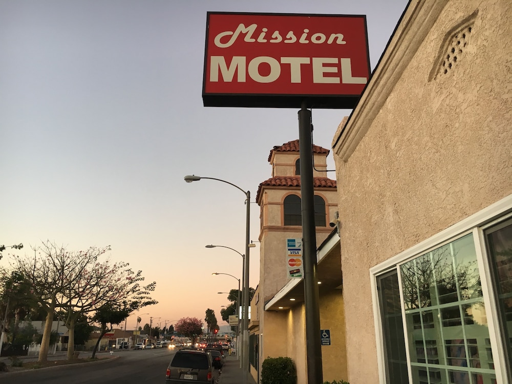 Mission Motel 6/33
