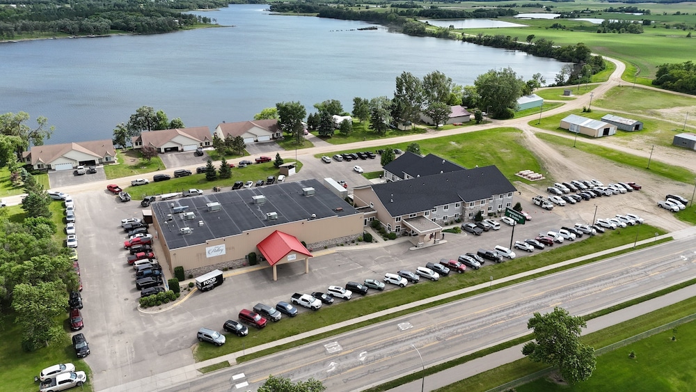 GrandStay Hotel & Suites Parkers Prairie 44/50