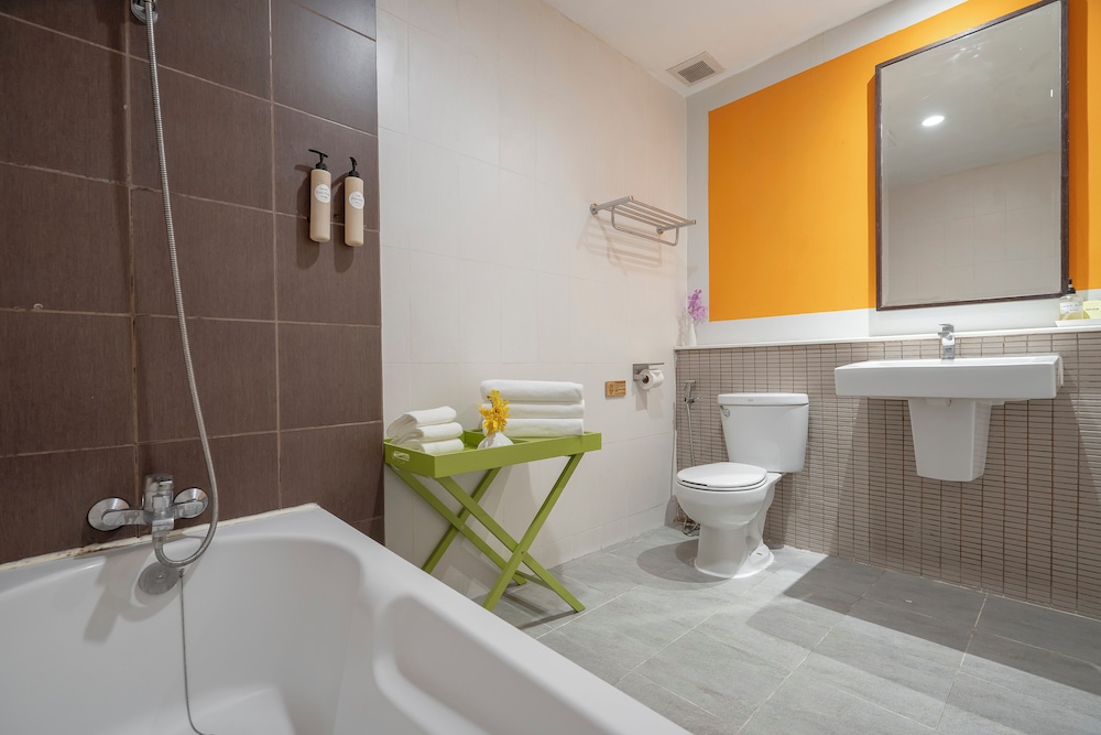 Urban, Triple, 1 Queen and 1 Single Bed، Hotel De Bangkok 8/9