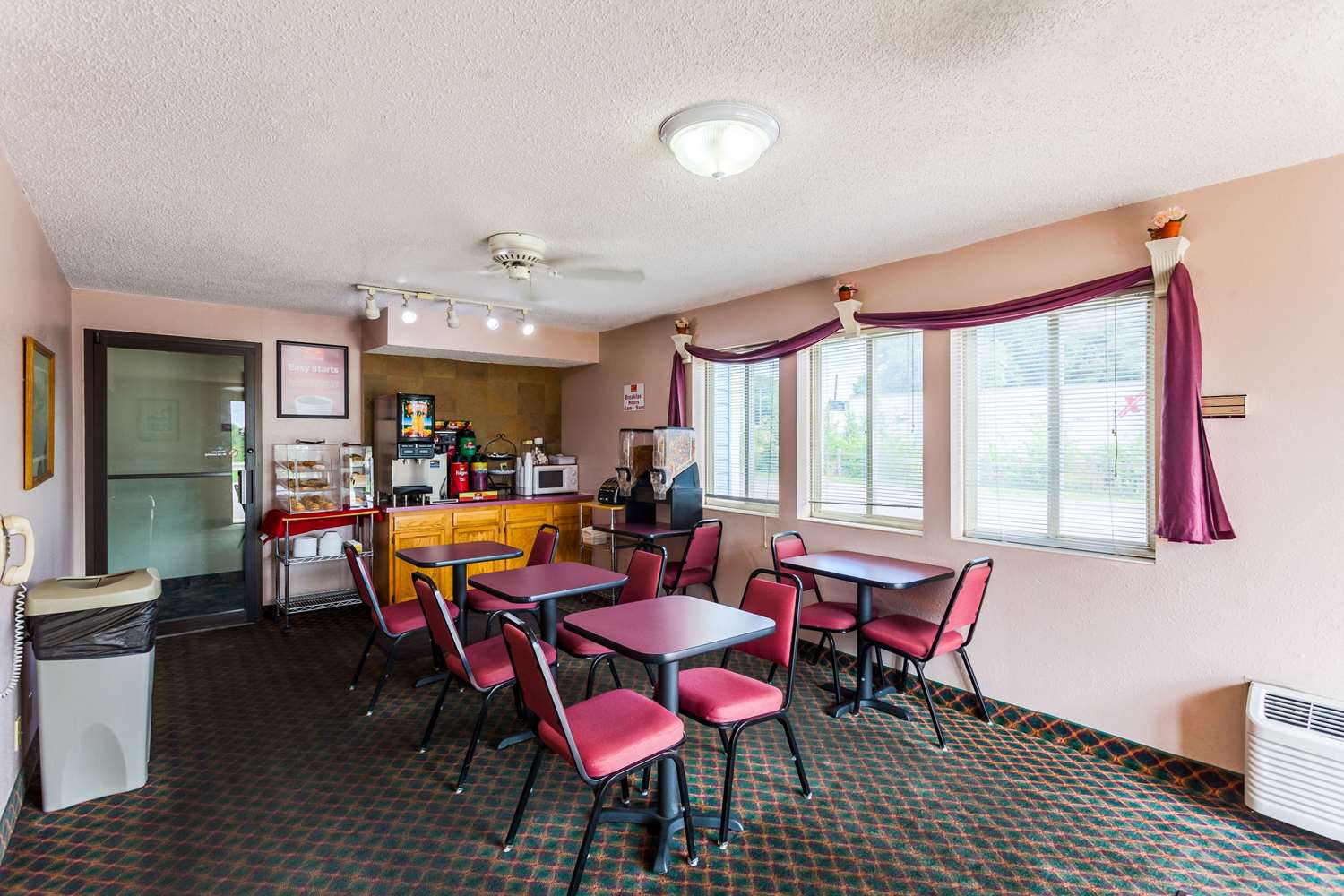 Econo Lodge Lincoln, NE 16/18