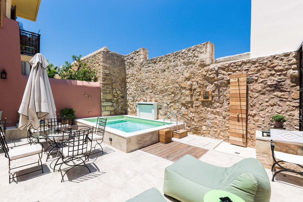 Phaedra Suites - Adults Only 40/50