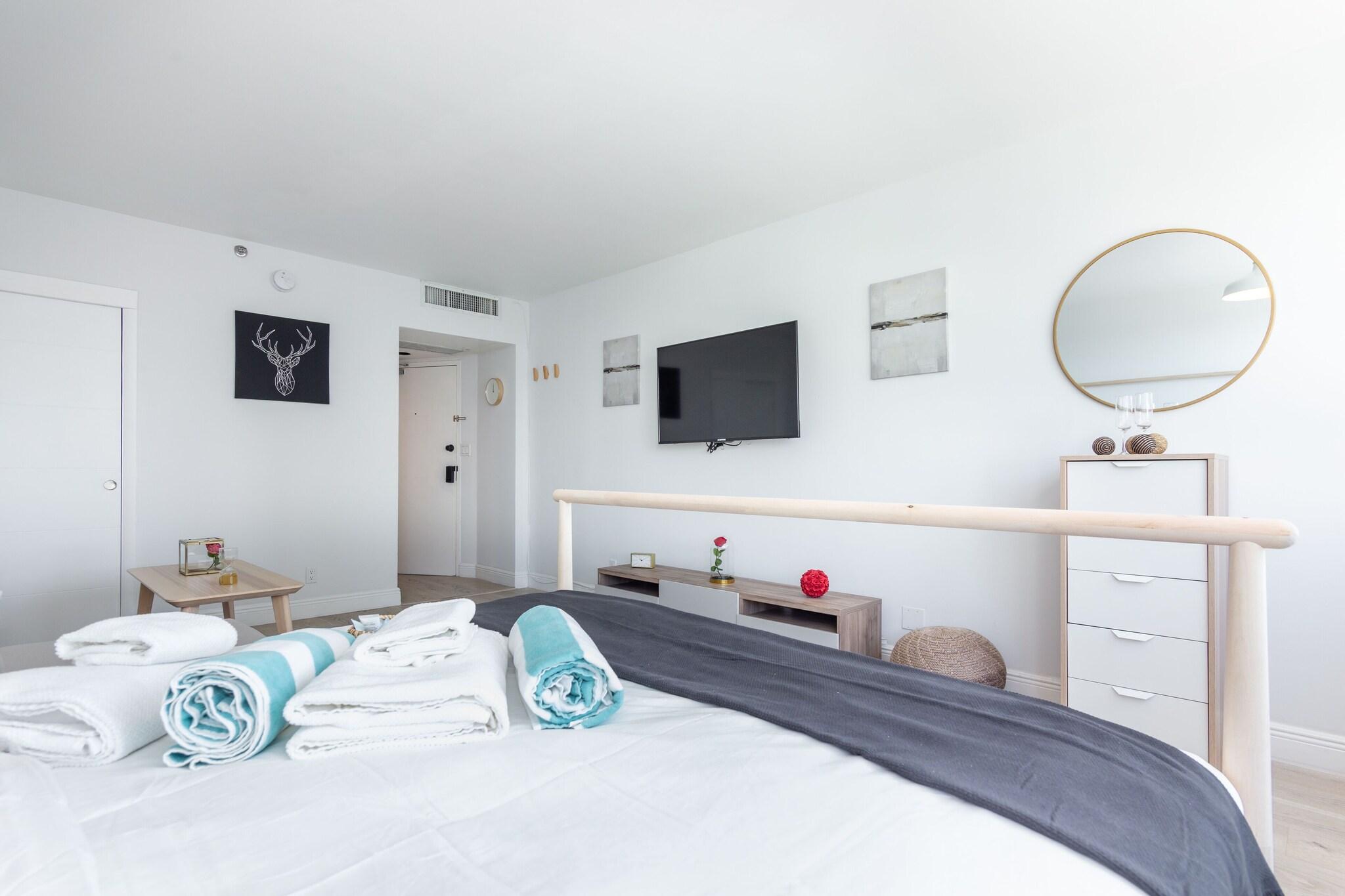 Studio, Queen Bed
