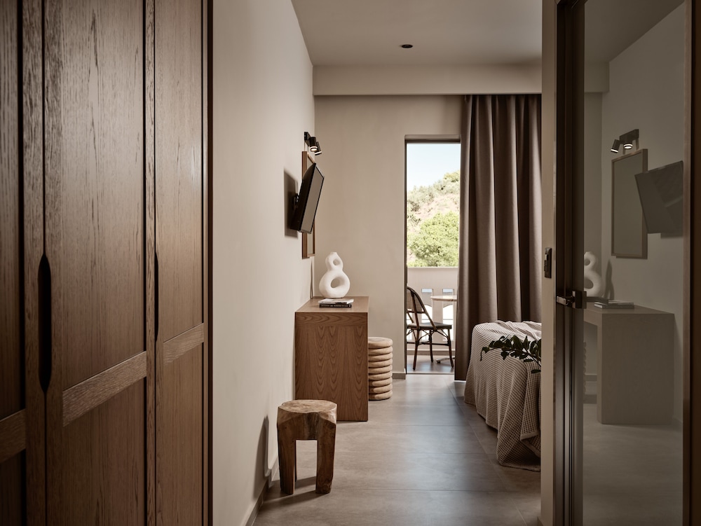 Alamis Apartments 30/50