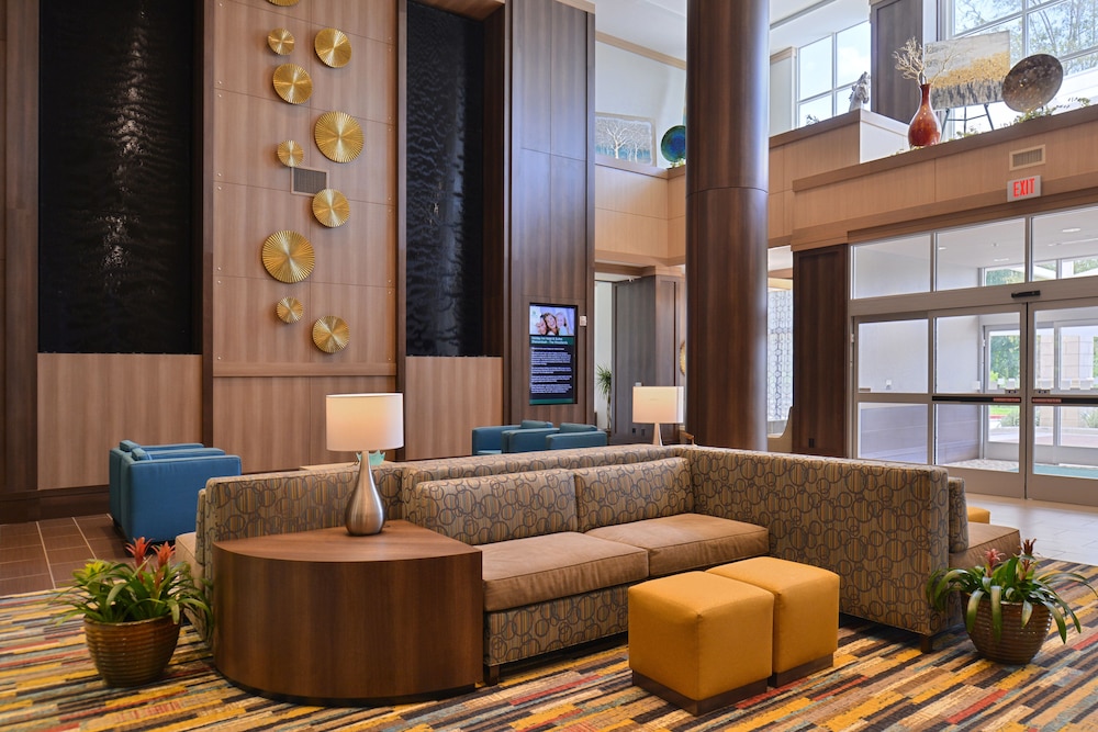 Crowne Plaza Shenandoah - Woodlands Area, an IHG Hotel 5/68