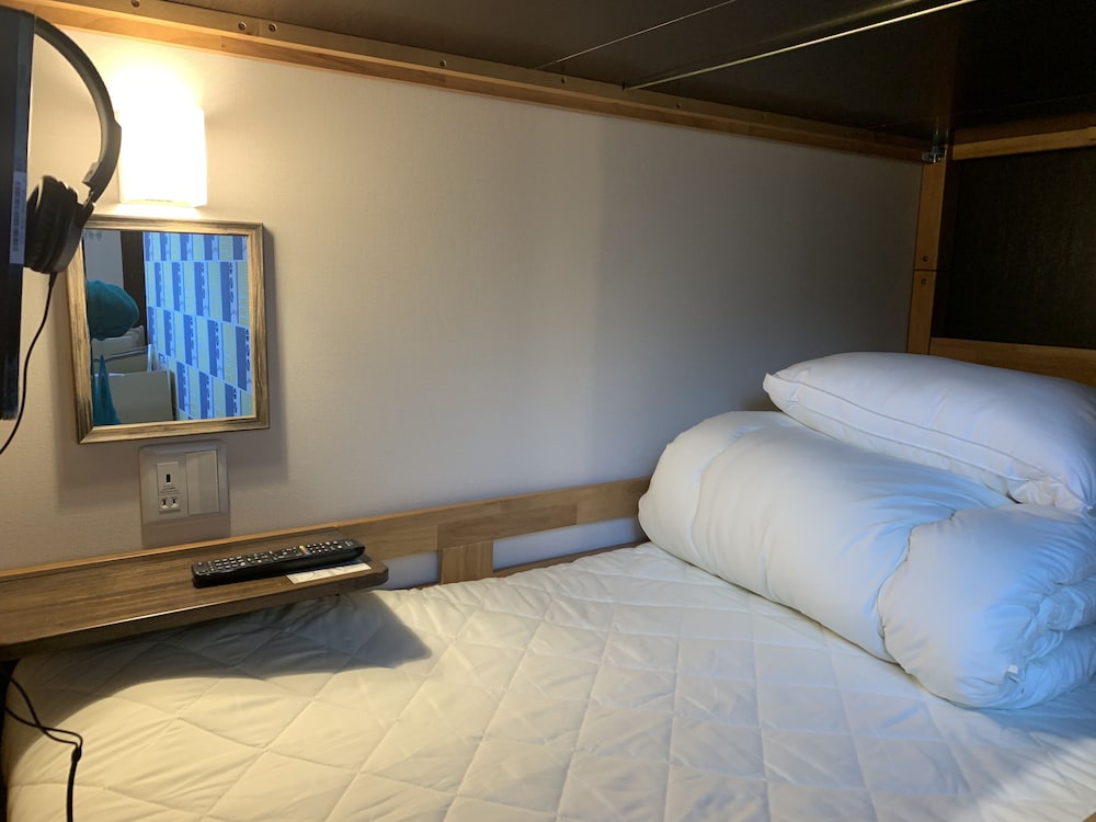 CAPSULE, FEMALE ONLY, BUNK BED