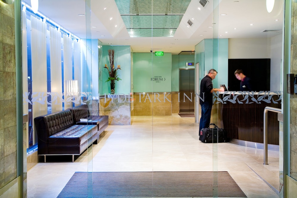 HYDE PARK INN 30/50