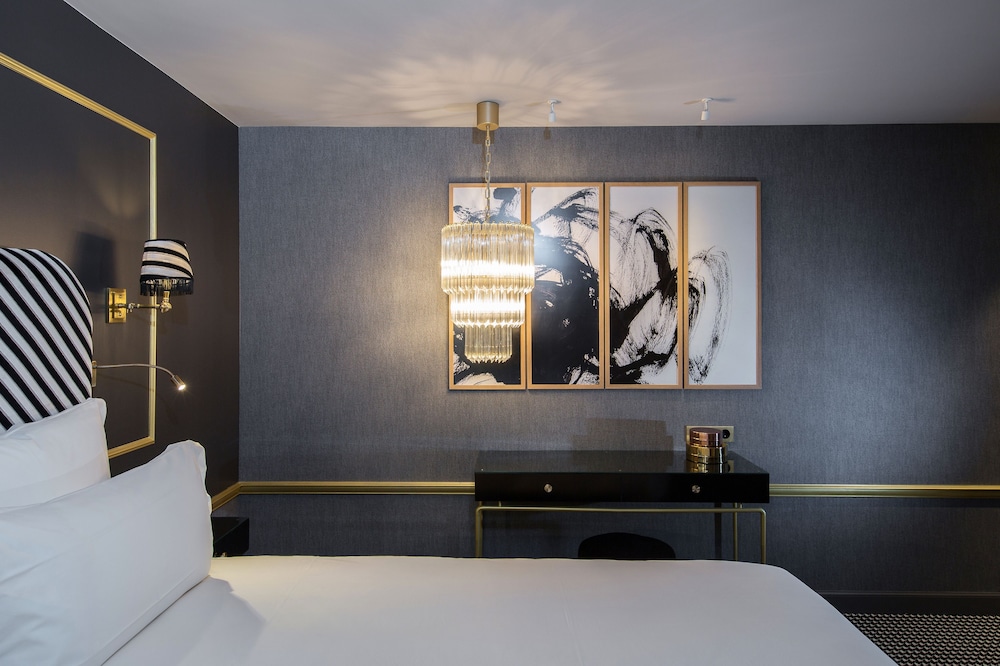 Hotel Snob By Elegancia 7/69