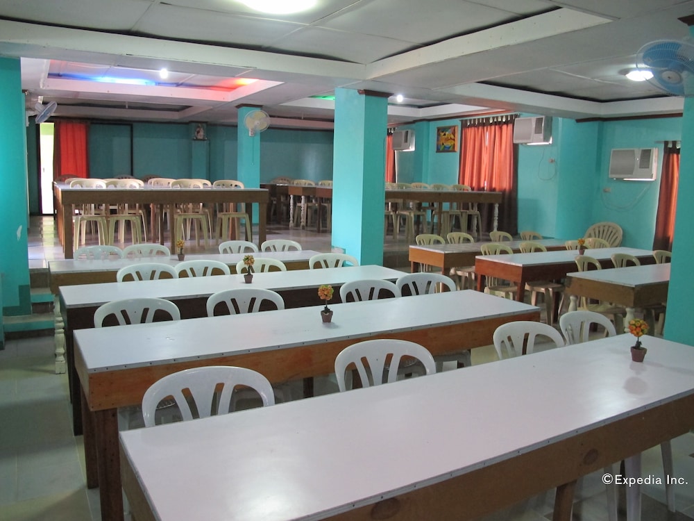 White Beach Hotel Bar And Restaurant 4/90
