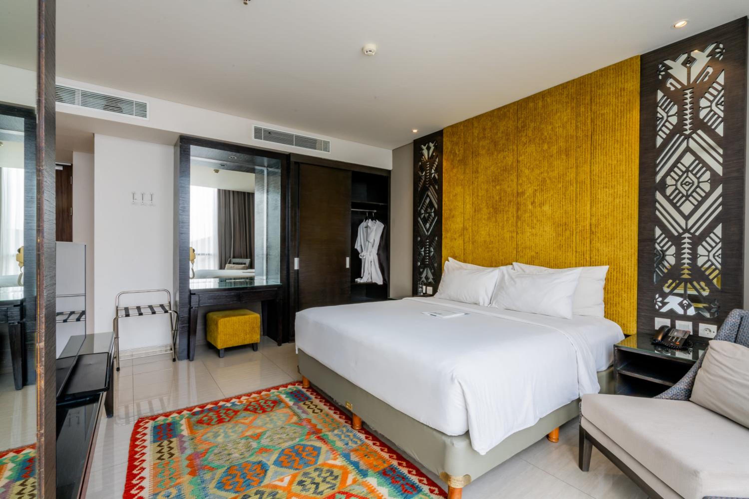 Gold, Studio, Queen Bed