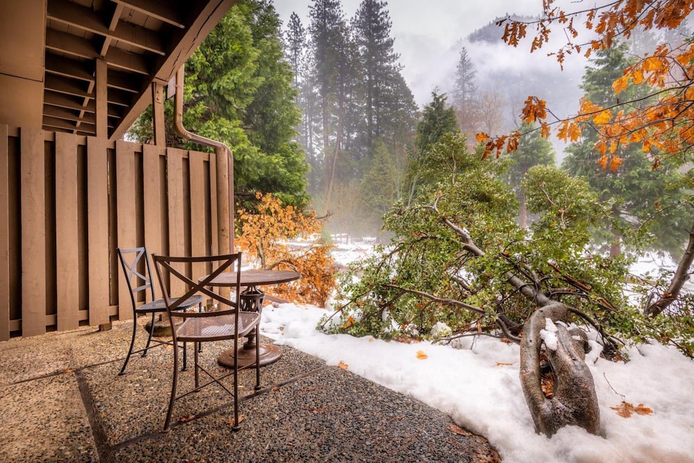 Yosemite Valley Lodge 22/32