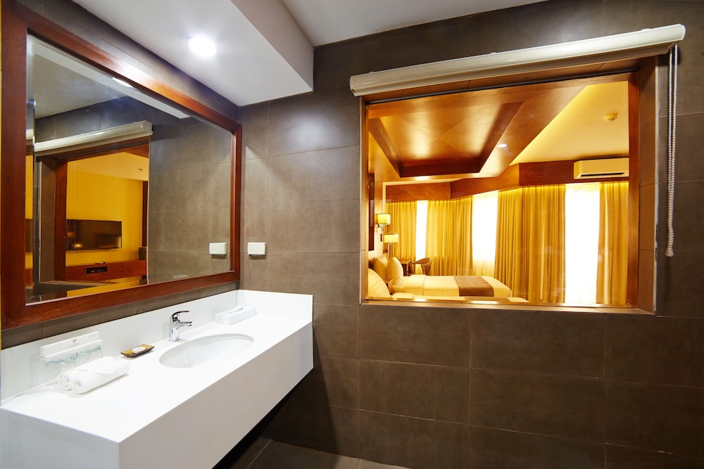 CEBU WHITE SANDS RESORT AND SPA 45/50