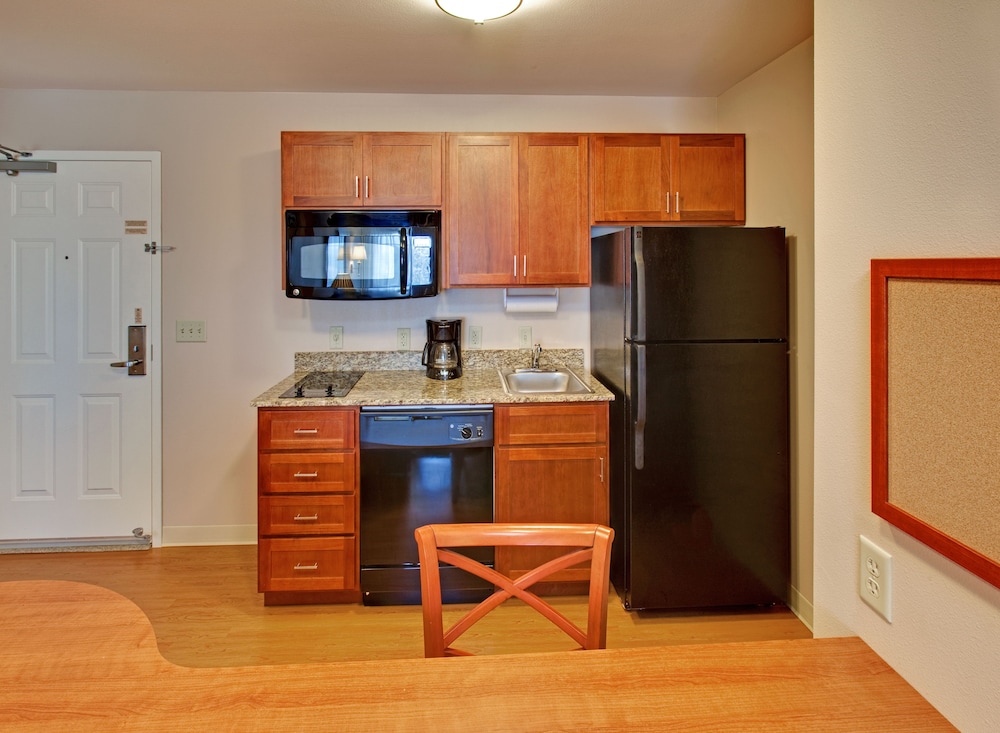 CANDLEWOOD SUITES WILLISTON 34/77