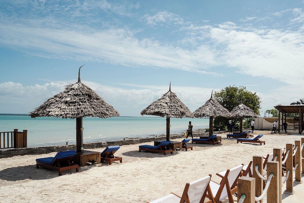 Treetop by Eight Continents, Zanzibar 60/66