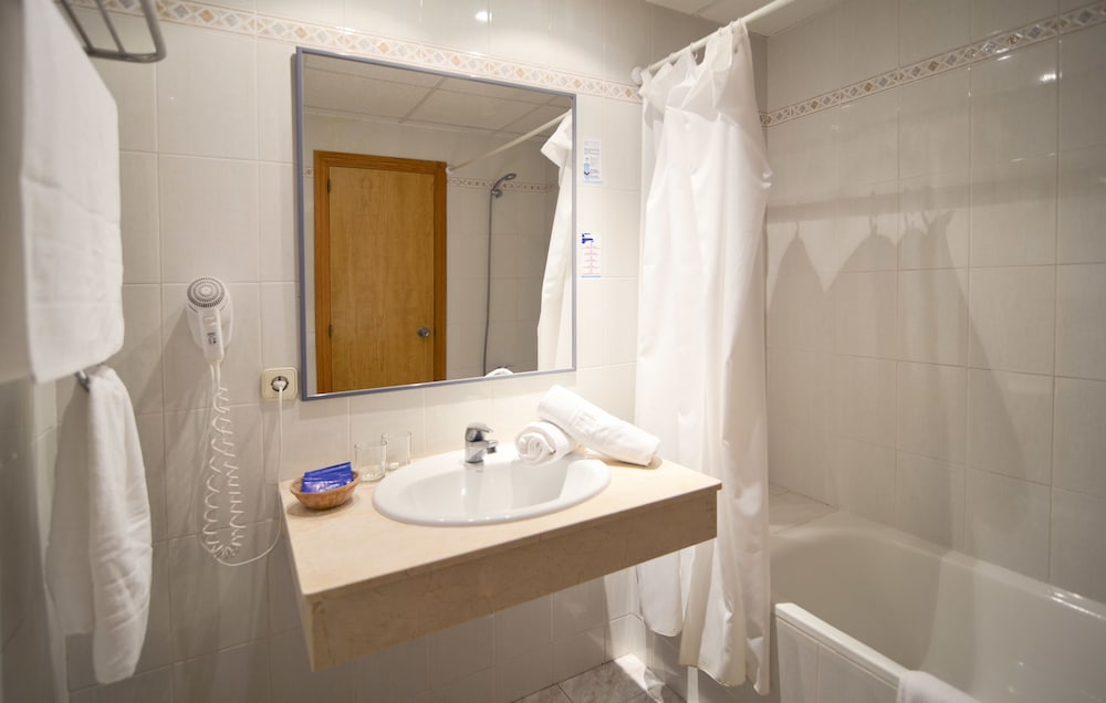 Hotel Amoros 24/69