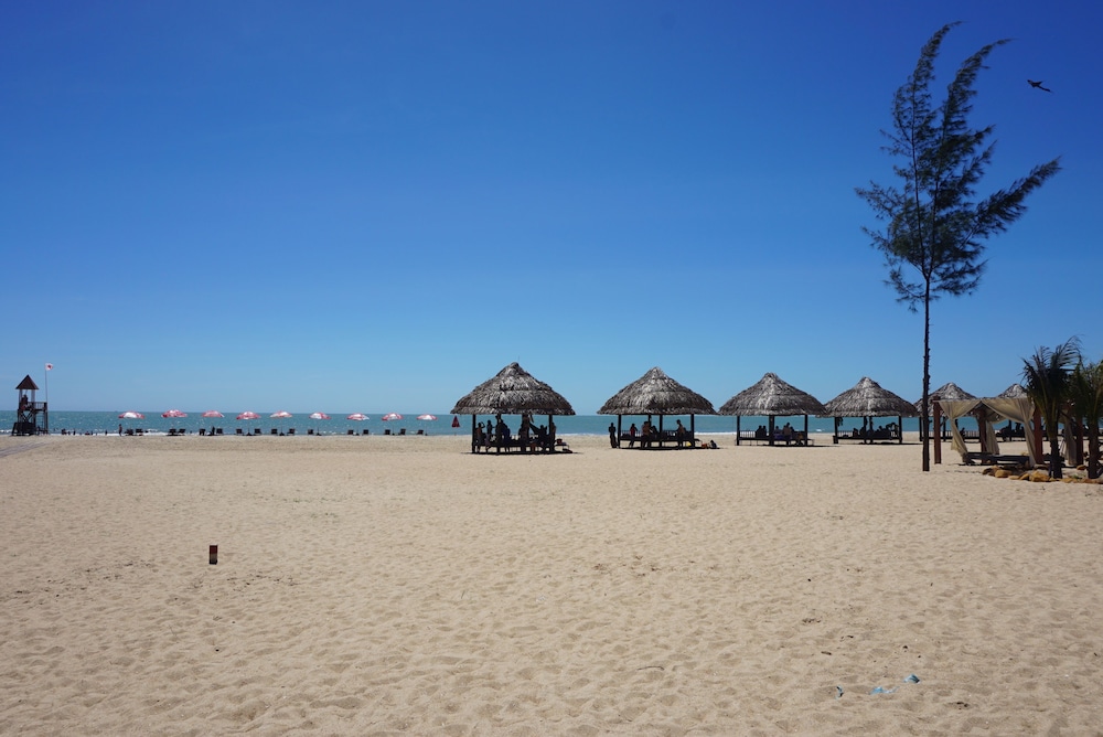Seava Ho Tram Beach Resort (ex Saigon Ho Coc Beach Seaside Resort and Hotel) 25/40