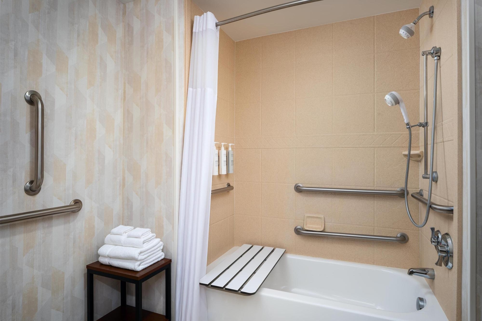 جناح لذوي الإعاقة، Hampton Inn & Suites Knoxville-Turkey Creek/Farragut 6/6