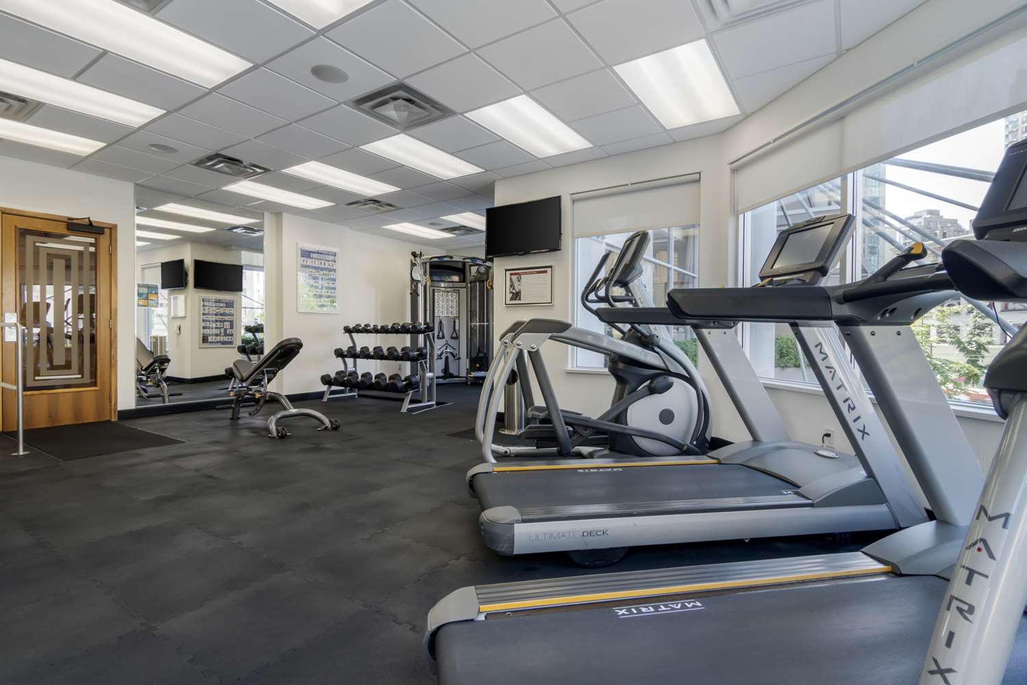 Best Western Premier Chateau Granville Hotel and Suites and Conf. Centre 41/61