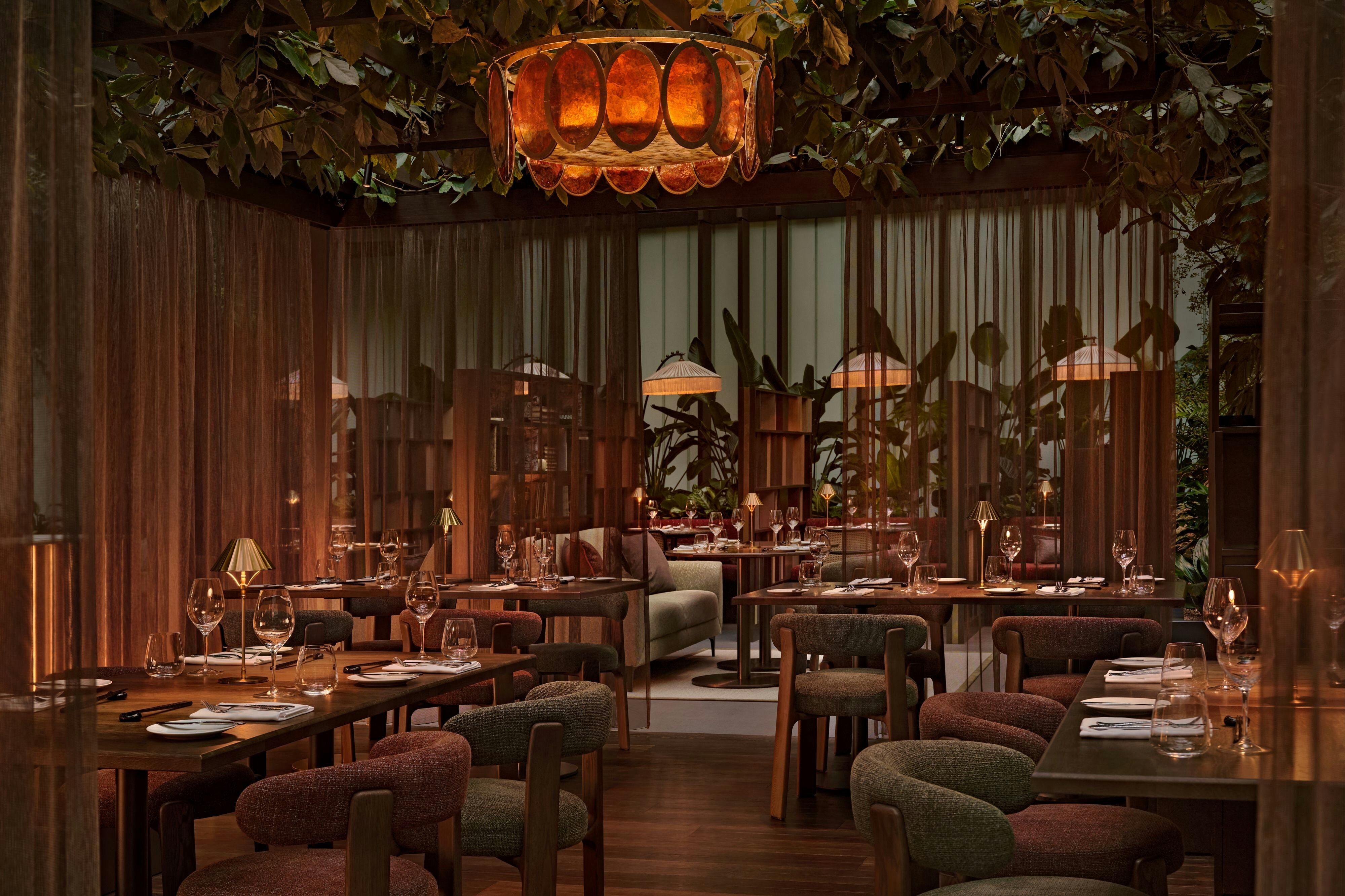 Dorothea Hotel, Budapest, Autograph Collection 26/38