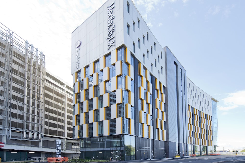 Premier Inn Manchester Salford Media City Hotel 38/44