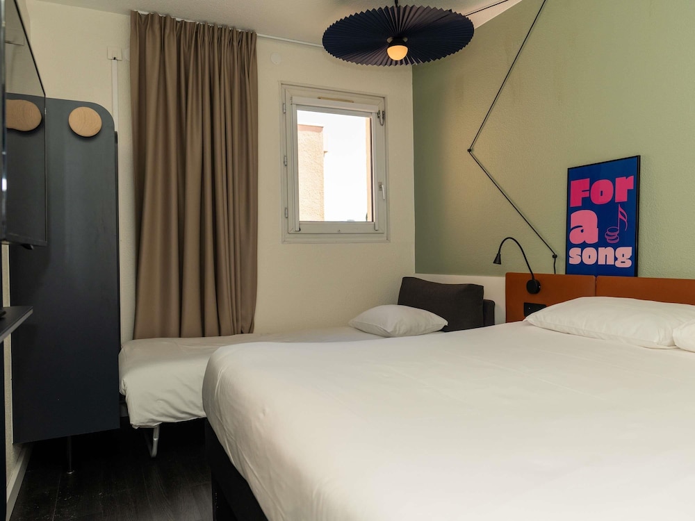 ibis Orange Centre Echangeur A7 A9 31/73