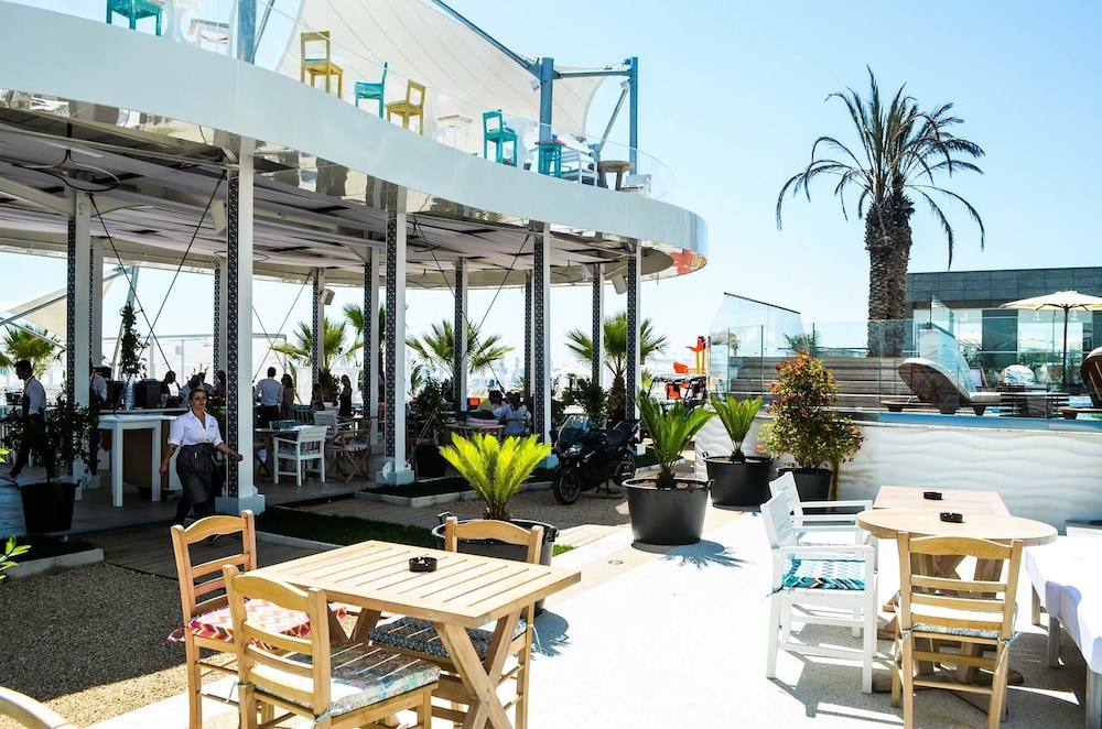 White Tower Mamaia 22/32