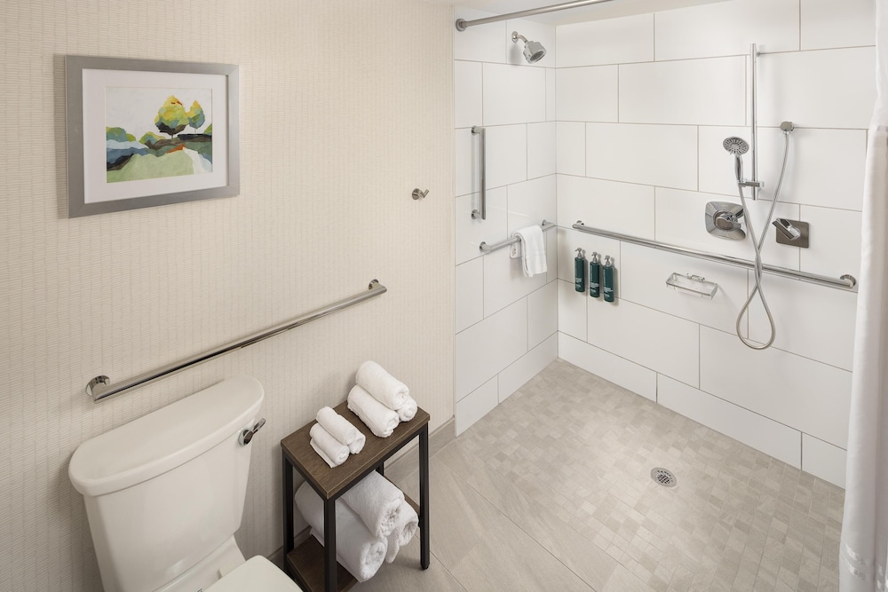 غرفة بسرير كوين لذوي الإعاقة، Doubletree Hotel Murfreesboro 9/9