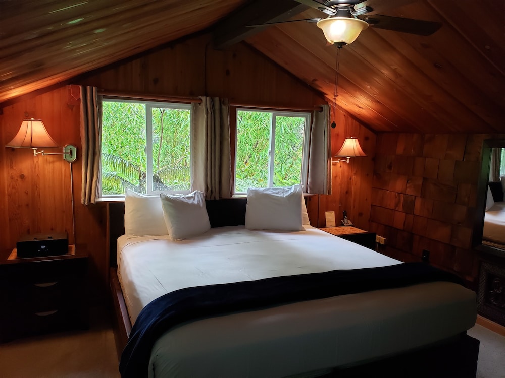 KILAUEA HOSPITALITY GROUP 37/69