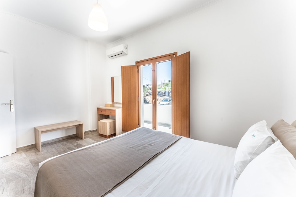 جناح بسريرين منفصلين وسرير كينج وسرير كوين بغرفتي نوم مع أريكة، Belle Etoile Villas 3/6