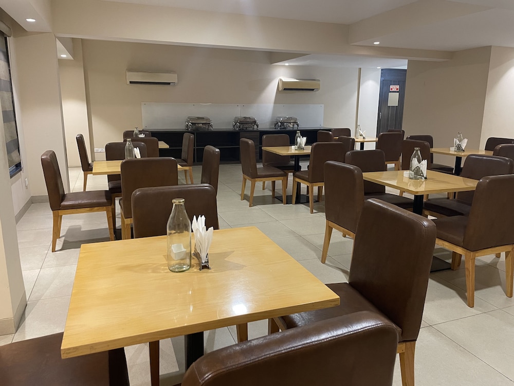 Saltstayz Corporate Suites – Golf Course Road 36/50