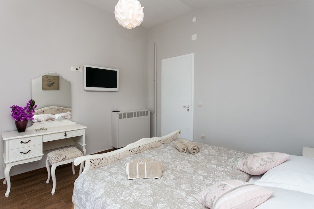 Apartments Villa Mirjana 18/75