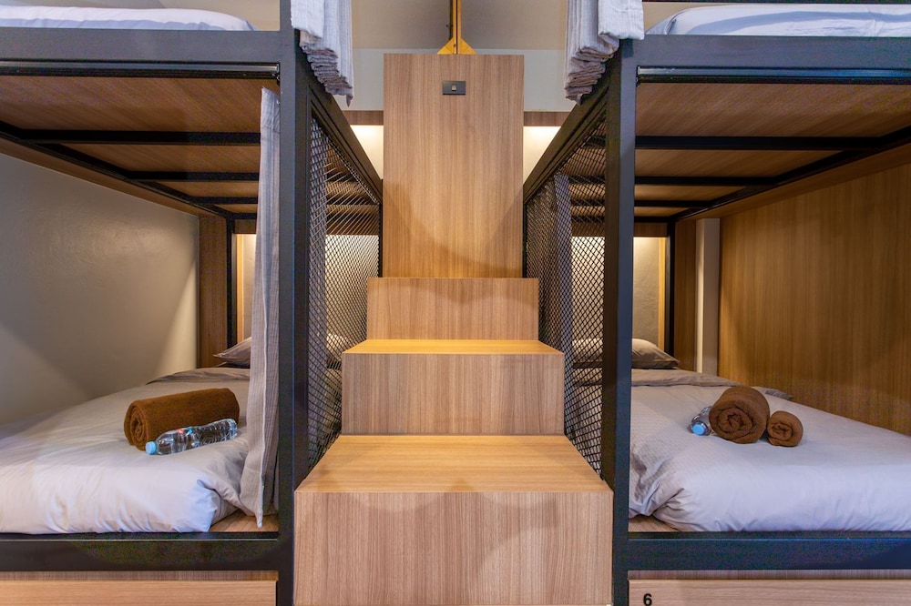 PRIVATE, MIXED DORM, 8 PEOPLE