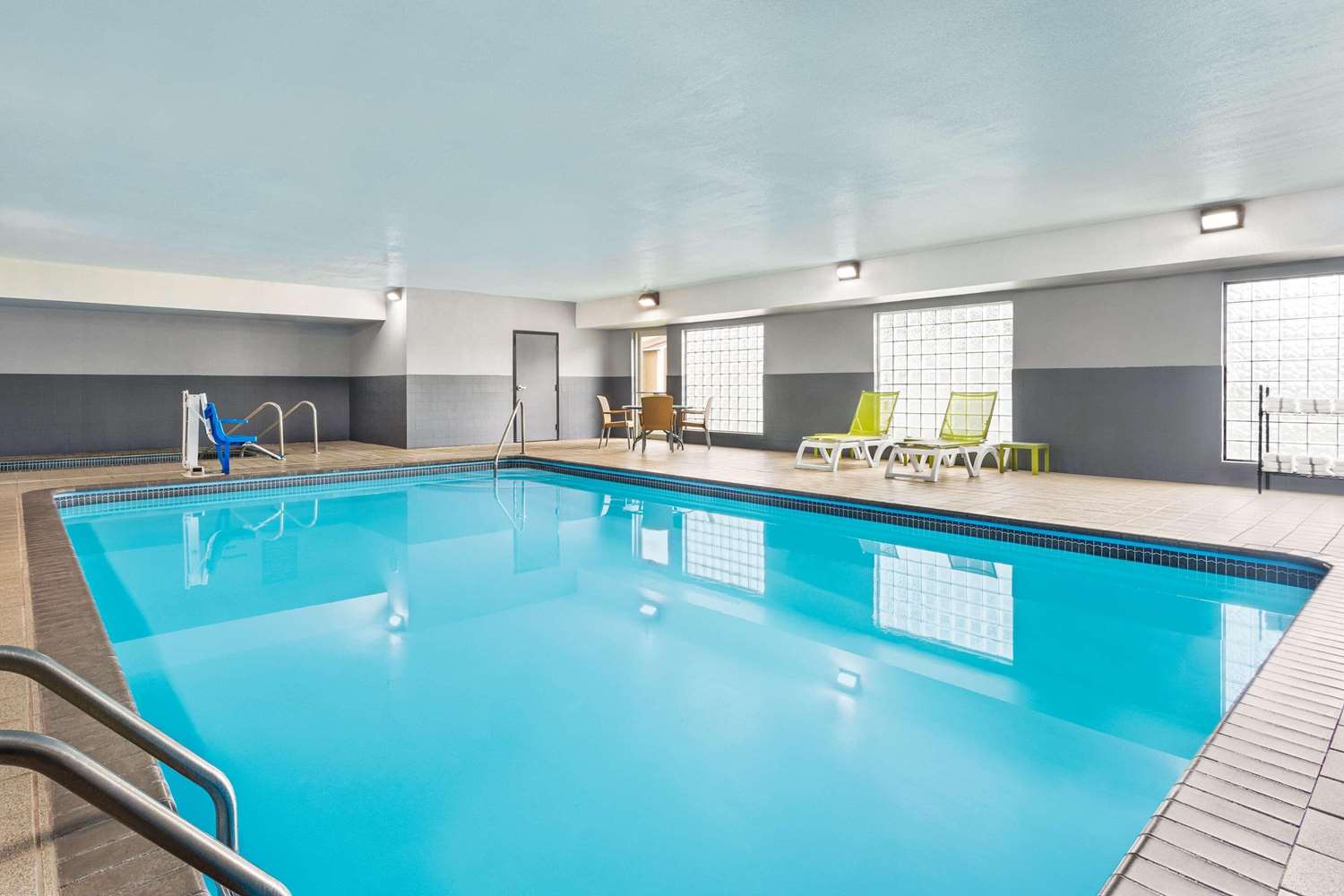Country Inn and Suites by Radisson Stillwater MN 8/16