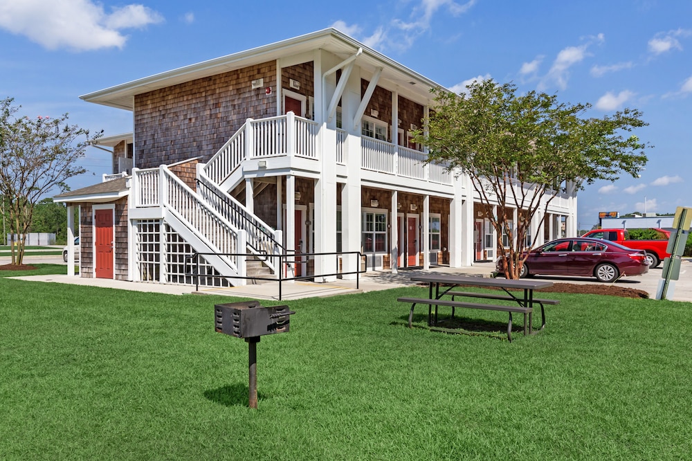 Topsail Shores Inn 54/67