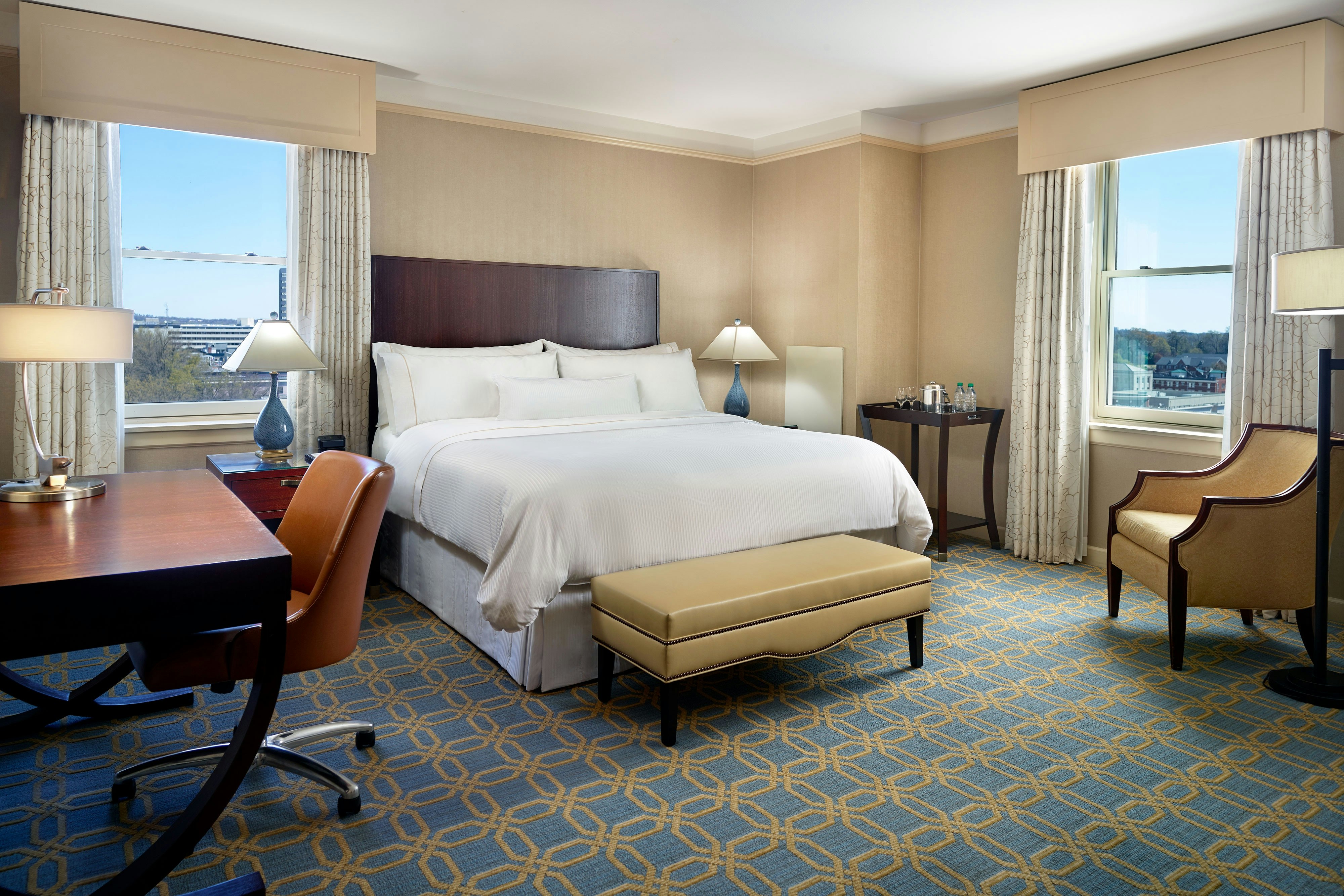 ROOM, KING BED