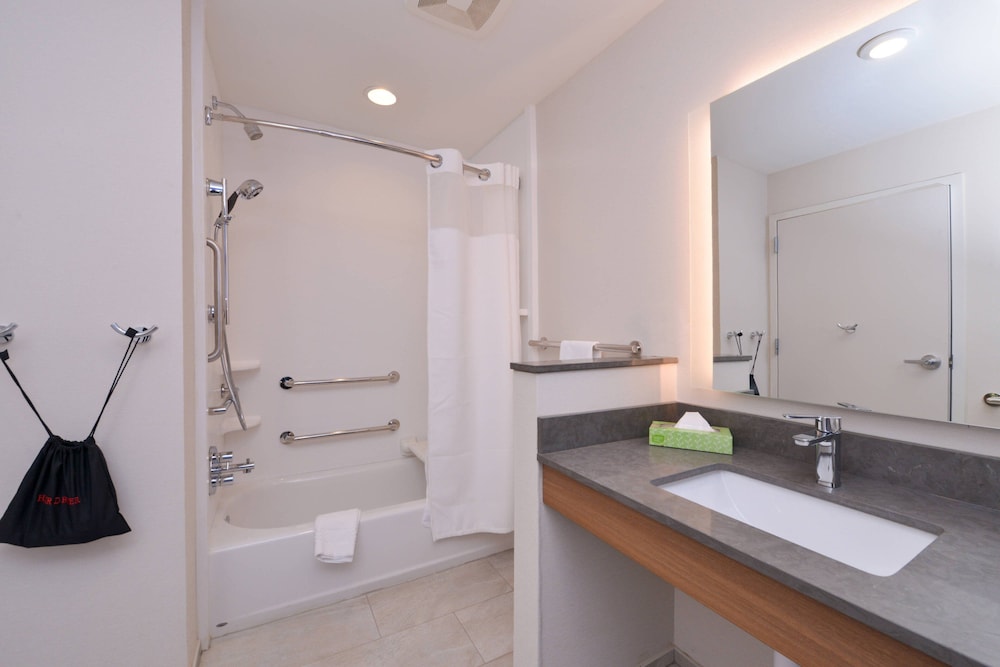 FAIRFIELD INN AND SUITES COLUMBUS GROVE CITY 11/49
