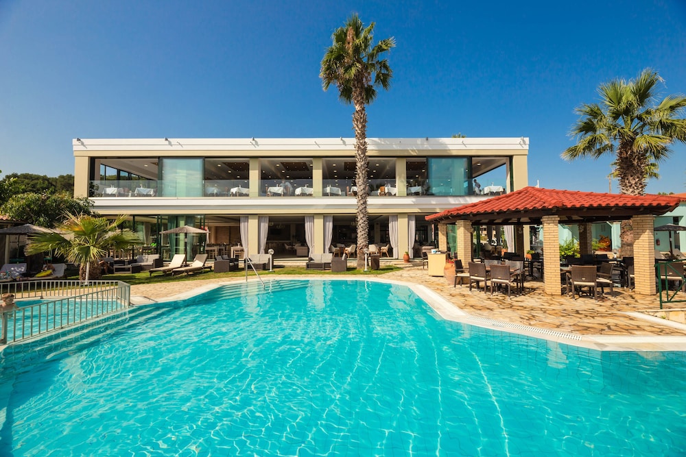Robolla Beach Aparthotel 8/75
