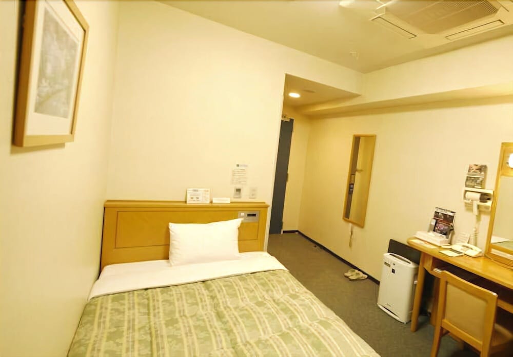 ROOM, SEMI DOUBLE BED