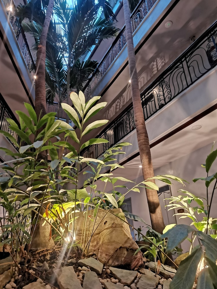 Casa Leticia Business Inn 54/57