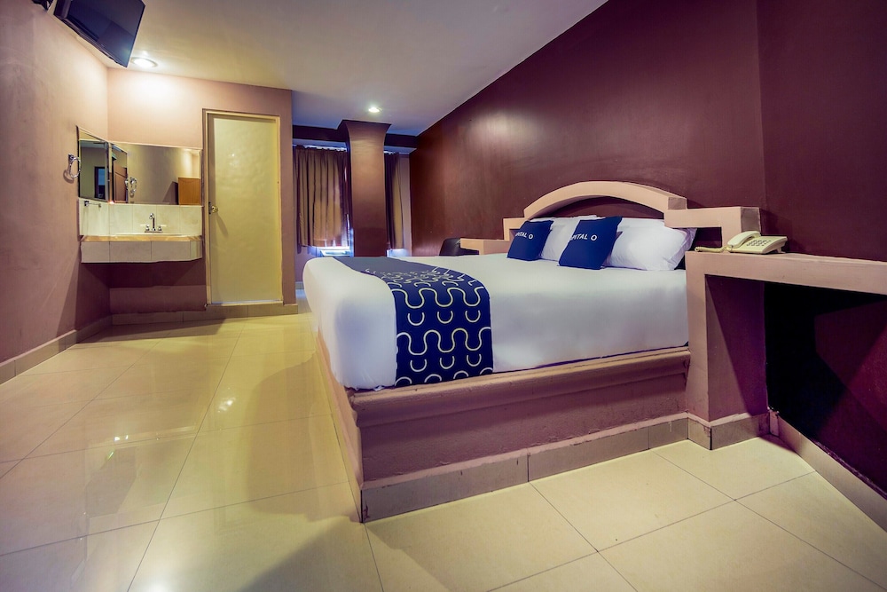 Capital O Hotel Diro Monterrey 18/27
