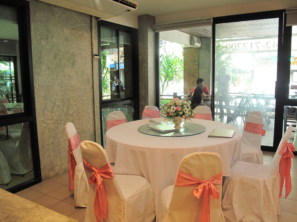 Dusit Hotel 44/50