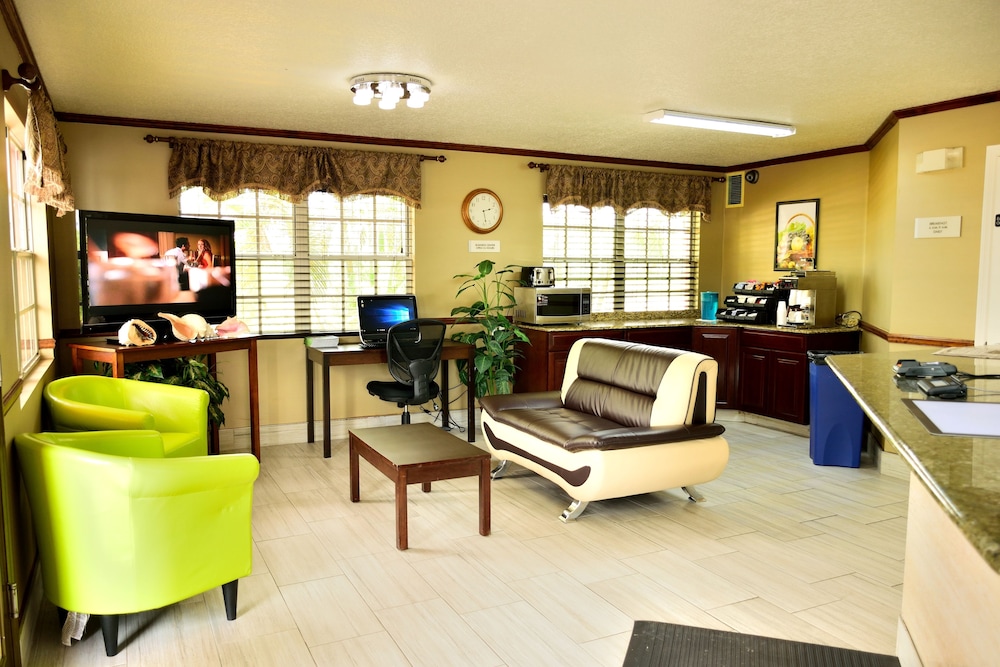 Econo Lodge 27/37